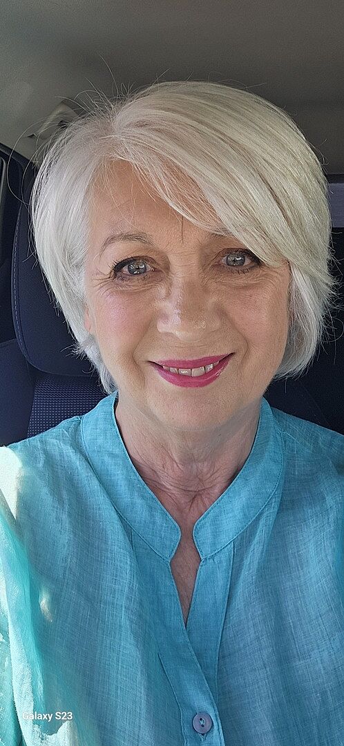 Suzanne, a VIXIN customer, in a selfie